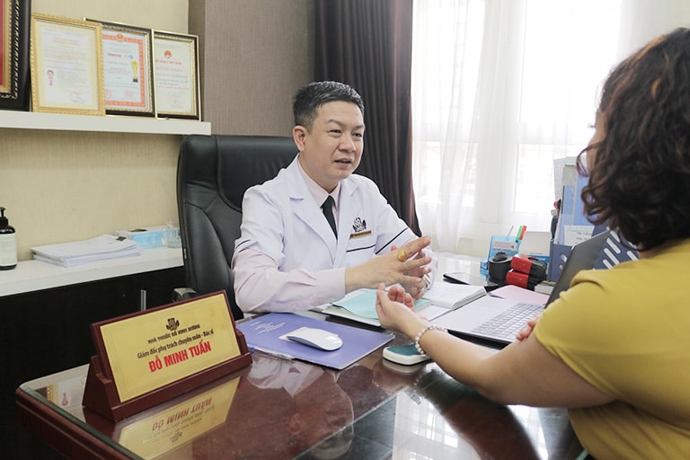 Nhà thuốc Đỗ Minh Đường đón tiếp hàng trăm bệnh nhân dị ứng thời tiết lạnh đến thăm khám mỗi ngày
