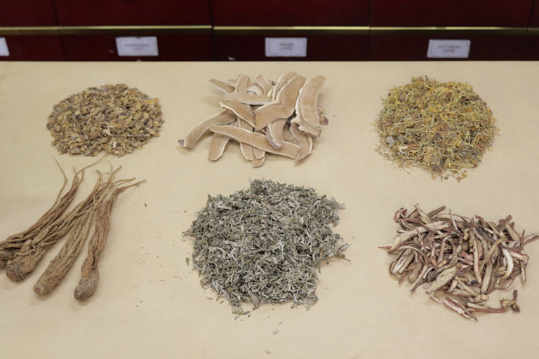 Nhất Nam Hoàn Nguyên Bì là sự kết hợp của nhiều loại thảo dược quý có tác dụng trị mụn