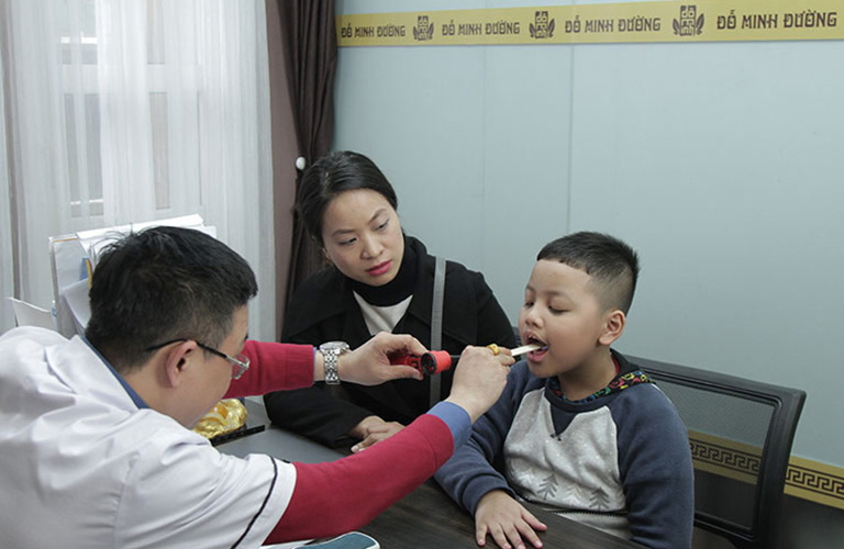 Không ít các bạn nhỏ tuổi đã từng dùng thang thuốc nam của Đỗ Minh Đường Không ít các bạn nhỏ tuổi đã từng dùng thang thuốc nam của Đỗ Minh Đường