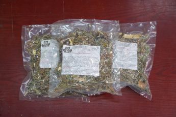 Thang thuốc được hút chân không cẩn thận gửi cho bà con