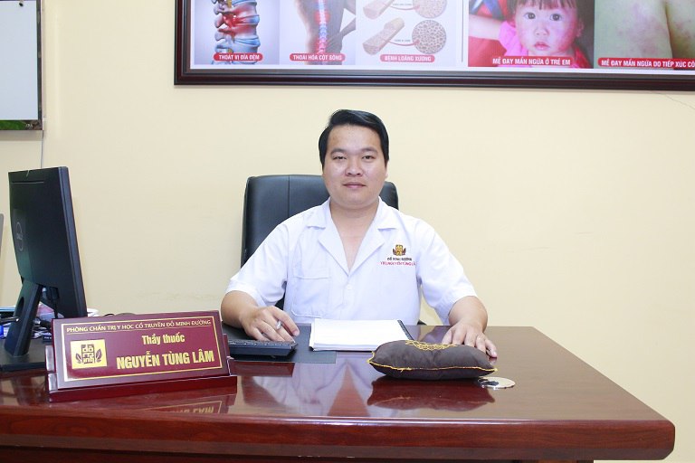 Lương y Nguyễn Tùng Lâm khám, chữa viêm xoang tại cơ sở Hồ Chí Minh