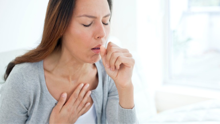 Chảy dịch mũi xuống họng gây ho, rát họng