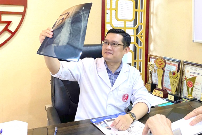 Bác sĩ Trần Hải Long chú trọng kết hợp YHCT và Y học hiện đại trong khám chữa bệnh