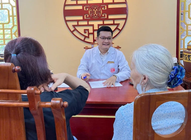 Bác sĩ Trần Hải Long hướng đến mục tiêu đưa YHCT đến gần hơn với người bệnh